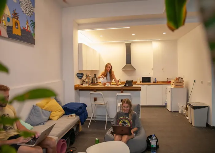 La Ventana Azul Surf Hostel *