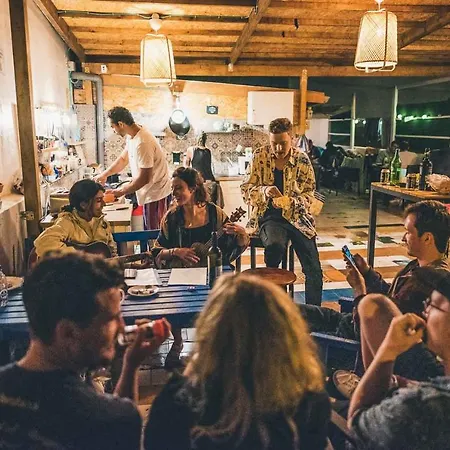 La Ventana Azul Surf 旅馆 *