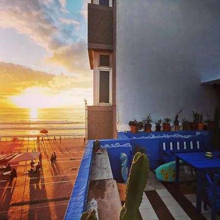 بيت شباب La Ventana Azul Surf *