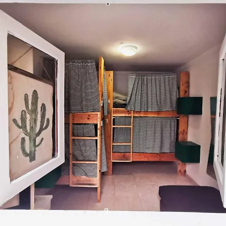 La Ventana Azul Surf بيت شباب *