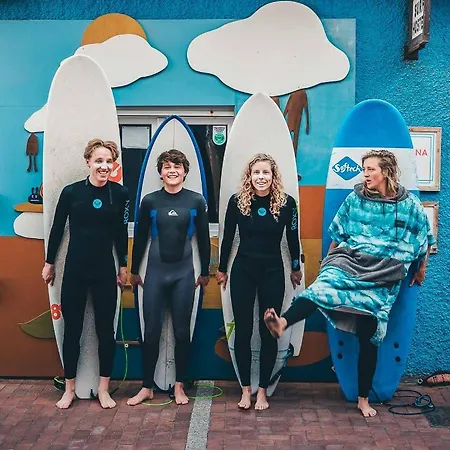 بيت شباب La Ventana Azul Surf *