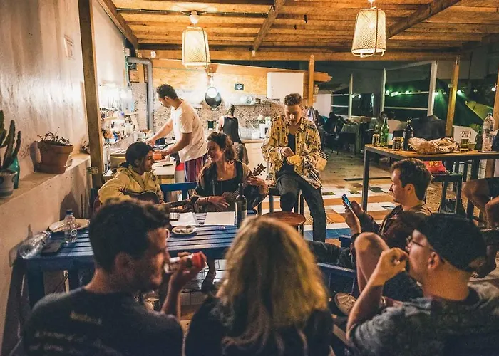 La Ventana Azul Surf Hostel *